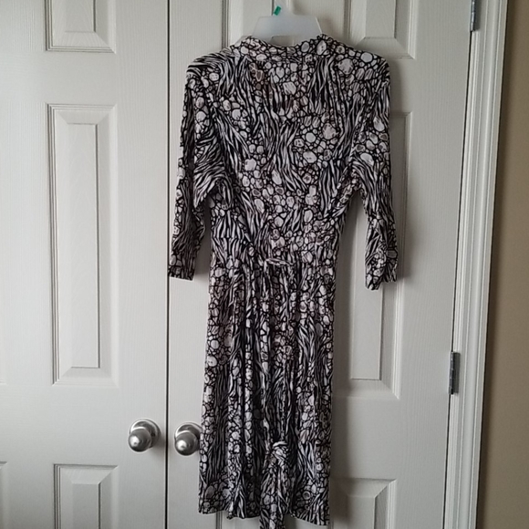 Black, white and tan dress - Picture 2 of 3